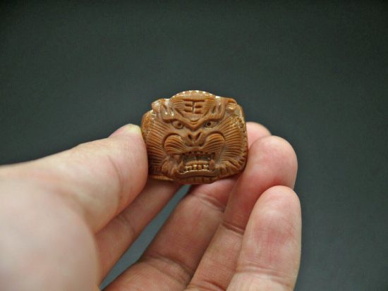 Vintage Chinese Style Carved Tiger Thumb Ring 1