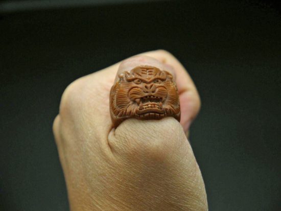 Vintage Chinese Style Carved Tiger Thumb Ring 3