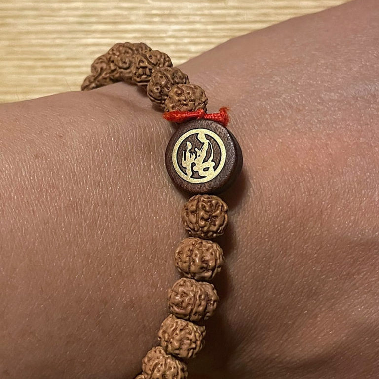 thumbnail interactive-video image 1 of Premium 5 Mukhi Rudraksha Bead Bracelet – Yoga & Hindu Meditation Wrist Band (Made In UK) 1 of 5