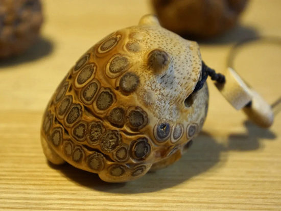 Bamboo Root carved Golden Toad Charm 2