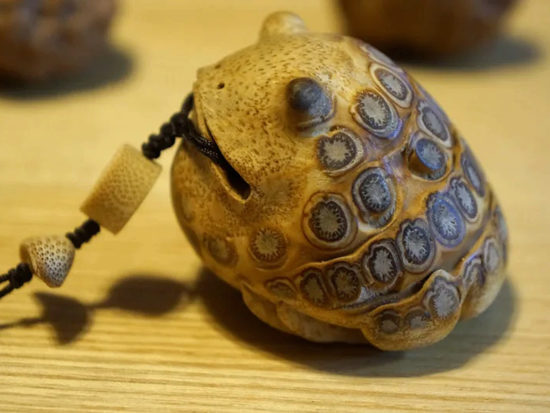 Bamboo Root carved Golden Toad Charm 4