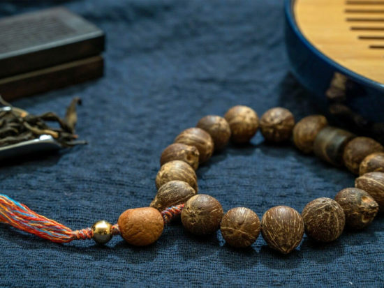 Hand Held Mala, Coconut Bodhi Beads, Unique Agate 2