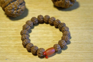 wrist mala unisex yoga bracelet 10mm rudraksha red agate 1