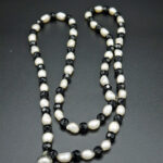 Black and White Pearl Necklace 01