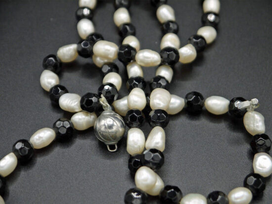 Black and White Pearl Necklace 04