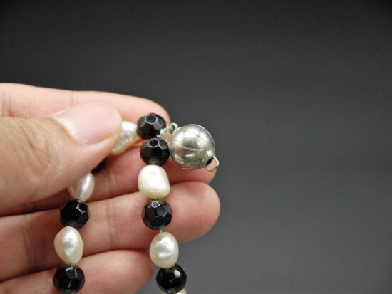 Black and White Pearl Necklace 05