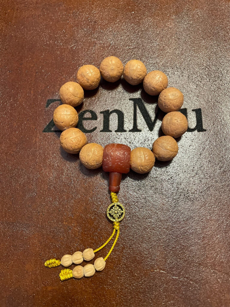 Wrist Mala, 16mm Phoenix Eye Bodhi, Red Agate Guru Bead 01